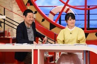 左から東野幸治、中島めぐみアナウンサー。(c)関西テレビ