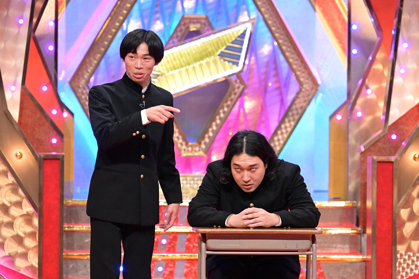ファーストステージでの、かが屋。(c)ABCテレビ
