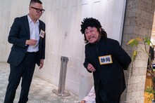 左からシソンヌ長谷川、ハリウッドザコシショウ。(c)日本テレビ