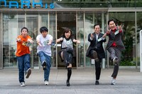 左からさらば青春の光、ハイヒール・モモコ、きつね。(c)日本テレビ