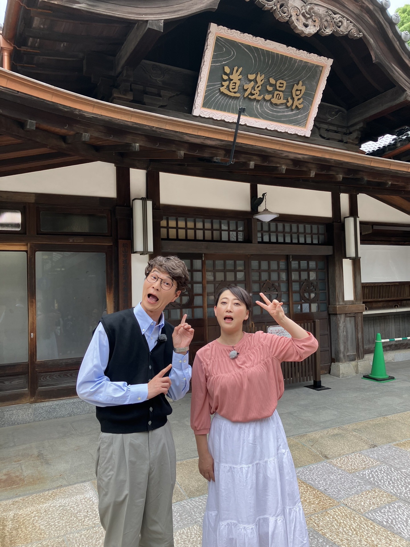 左からモグライダー芝、友近。(c)日本テレビ