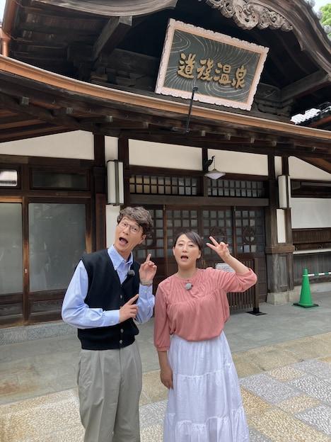 左からモグライダー芝、友近。(c)日本テレビ