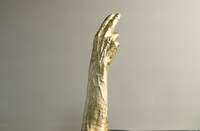 加藤茶から直接型取りした「ペ像」 (c)イザワオフィス/フジテレビジョン