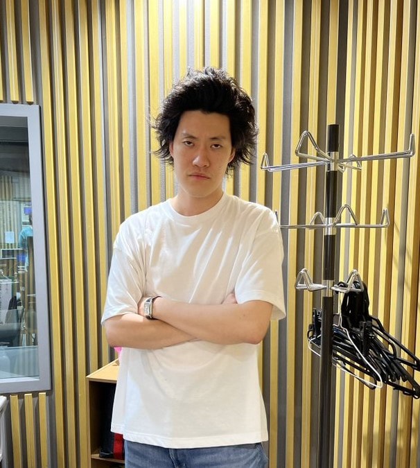 「霜降り明星のオールナイトニッポン」で1人2役を行った霜降り明星・粗品。