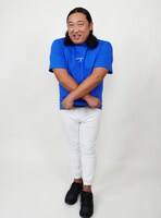 「SHOHEI OHTANI『BOTY』Tシャツ」を着用したロバート秋山。(c)YOSHIMOTO KOGYO