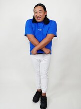 「SHOHEI OHTANI『BOTY』Tシャツ」を着用したロバート秋山。(c)YOSHIMOTO KOGYO