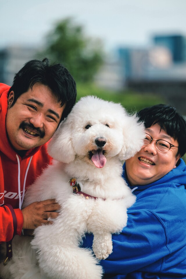 写真集「まあるいふたり」に収められるカット。（撮影：加賀翔）