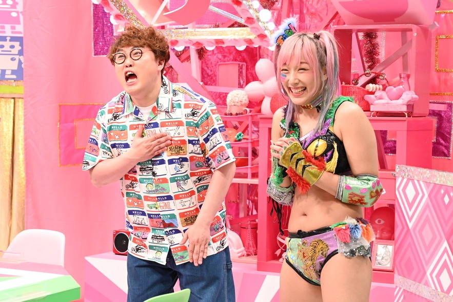 「お笑い4コマパーティー　ロロロロ」のワンシーン。(c)中京テレビ