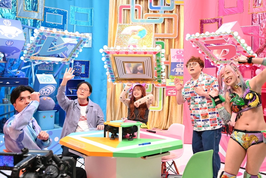 「お笑い4コマパーティー　ロロロロ」のワンシーン。(c)中京テレビ