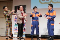 COWCOWと銀シャリ。（写真提供：吉本興業）