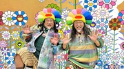 ロバート秋山(左)と村上隆(右)。(c)テレビ東京