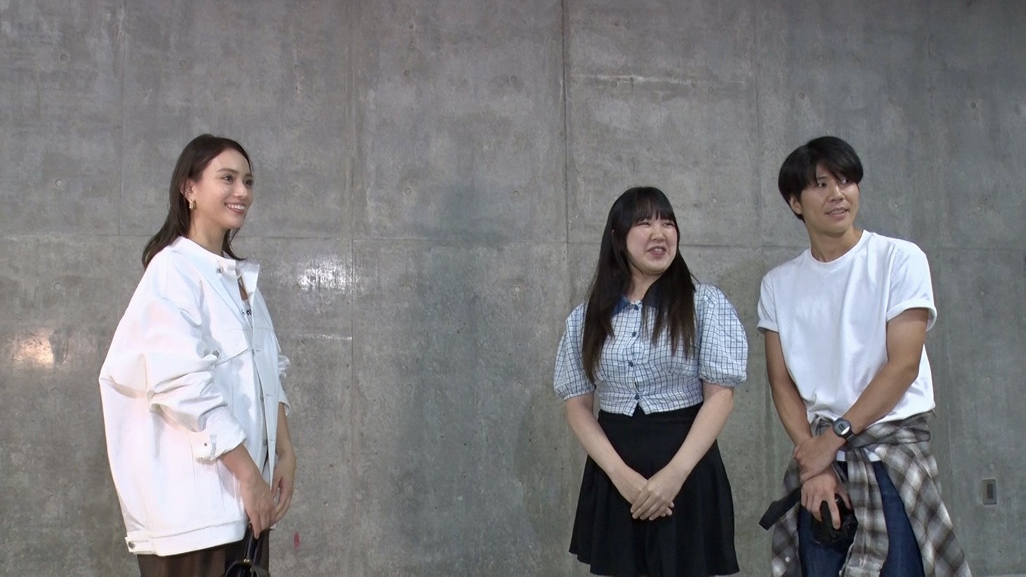 モシモシのあきちゃん（中央）、いけ（右）と滝沢カレン。(c)フジテレビ