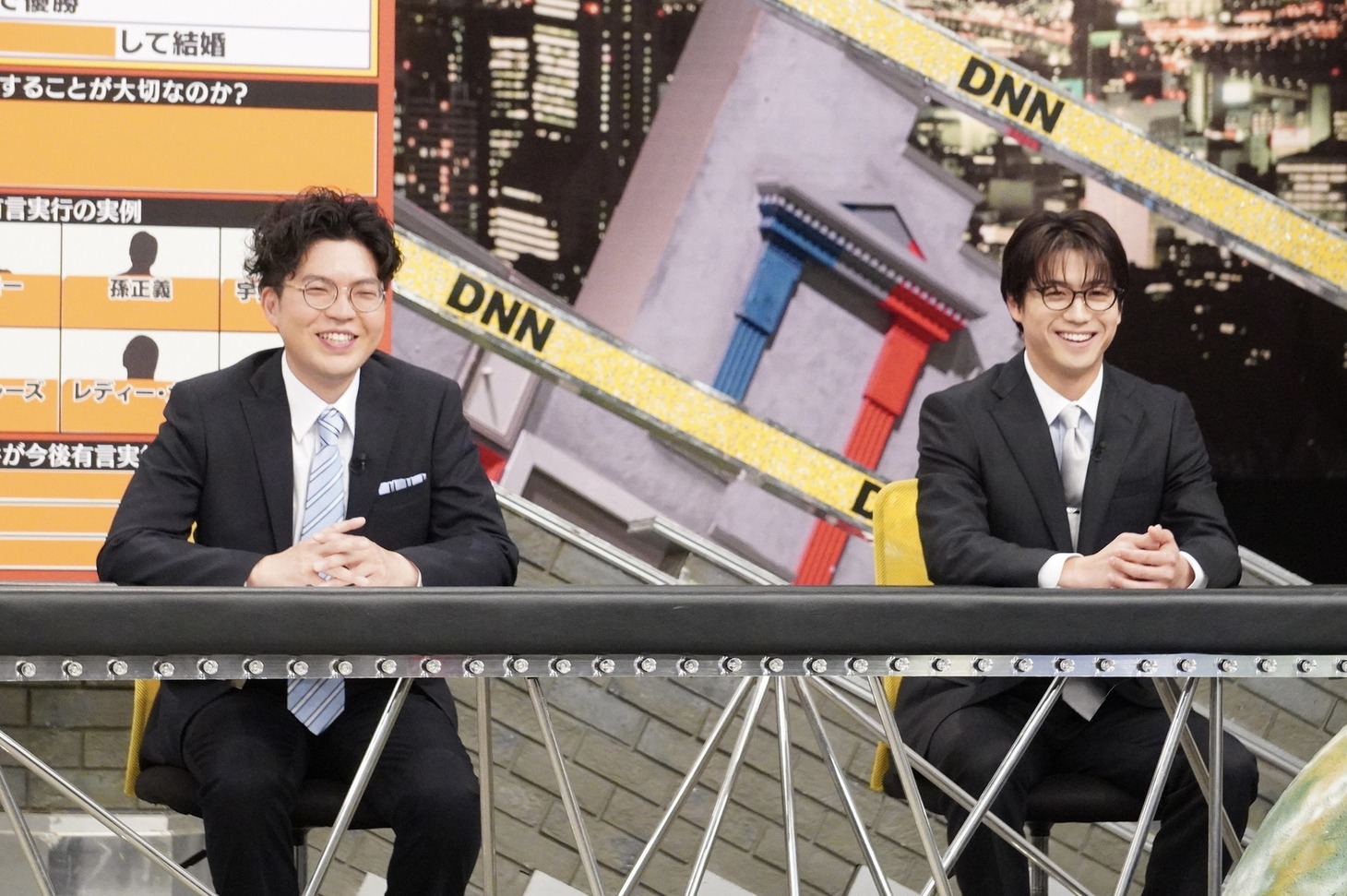 左から、ヤーレンズ出井、瀬口黎弥。(c)フジテレビ