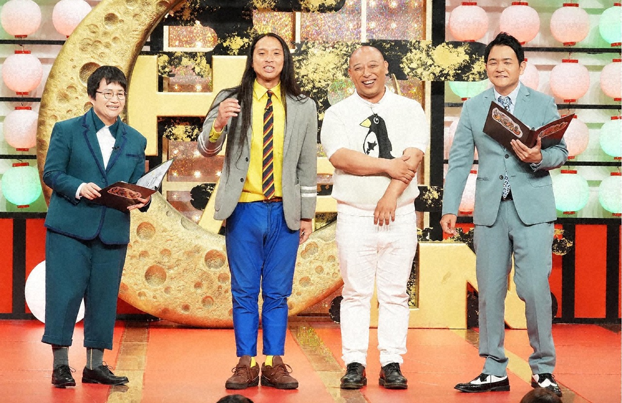 トム・ブラウンとハリセンボン春菜（左）、千鳥ノブ（右）。