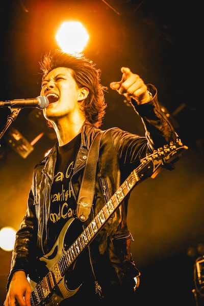 「粗品 1st ツアー『星彩と大義のアリア』」渋谷CLUB QUATTRO公演の様子。（Photo by 渡邉一生）