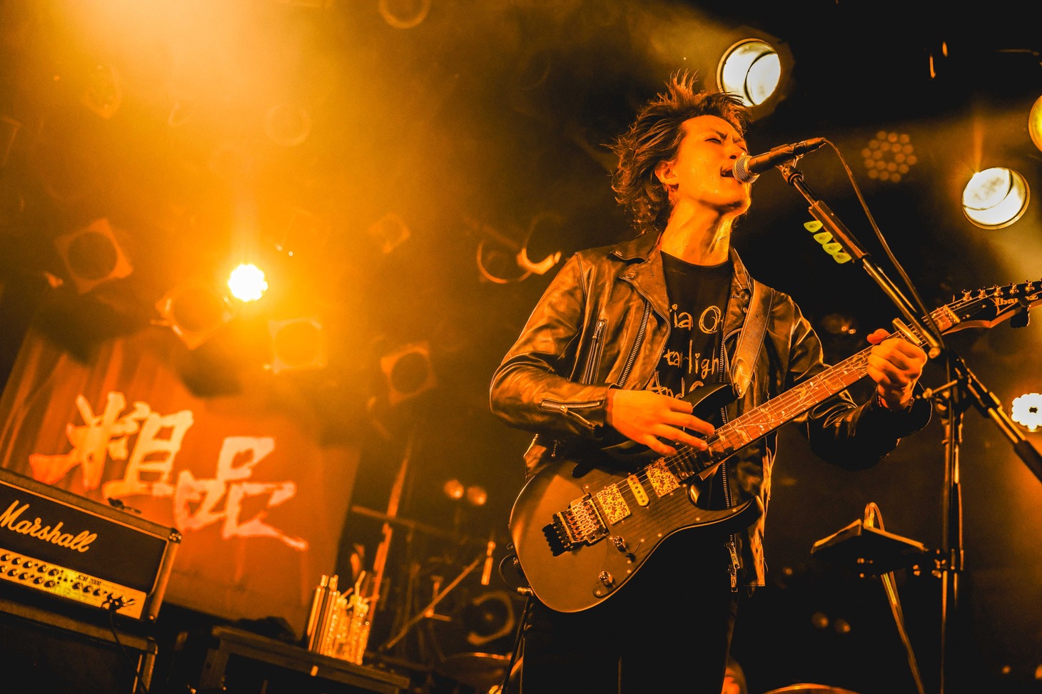 「粗品 1st ツアー『星彩と大義のアリア』」渋谷CLUB QUATTRO公演の様子。（Photo by 渡邉一生）