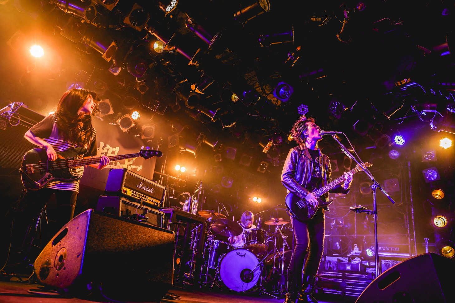 「粗品 1st ツアー『星彩と大義のアリア』」渋谷CLUB QUATTRO公演の様子。（Photo by 渡邉一生）