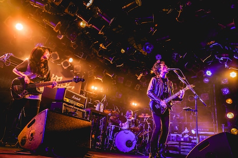 「粗品 1st ツアー『星彩と大義のアリア』」渋谷CLUB QUATTRO公演の様子。（Photo by 渡邉一生）