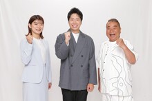 左から、テレ東系パリオリンピックフィールドキャスターの髙橋礼華、メインキャスターの水谷隼、応援隊長の出川哲朗。(c)テレビ東京