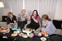 「つまみは紅しょうが 男子～宅飲みするからウチ来ぃや～」の様子。