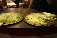 大鶴肥満さんのレシピ「しらすとバジルのピザ」を特別に再現。