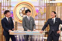 左からくりぃむしちゅー上田、櫻井翔、明石家さんま。(c)日本テレビ