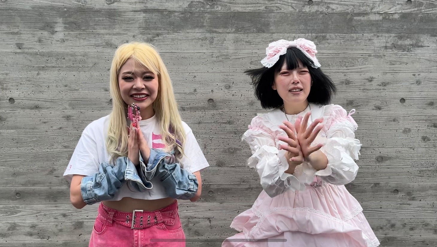 左からエルフ荒川、汐宮あまね。
