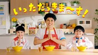 Web動画「夏休み マルちゃん正麺でおっ！やさい自由研究！」より。