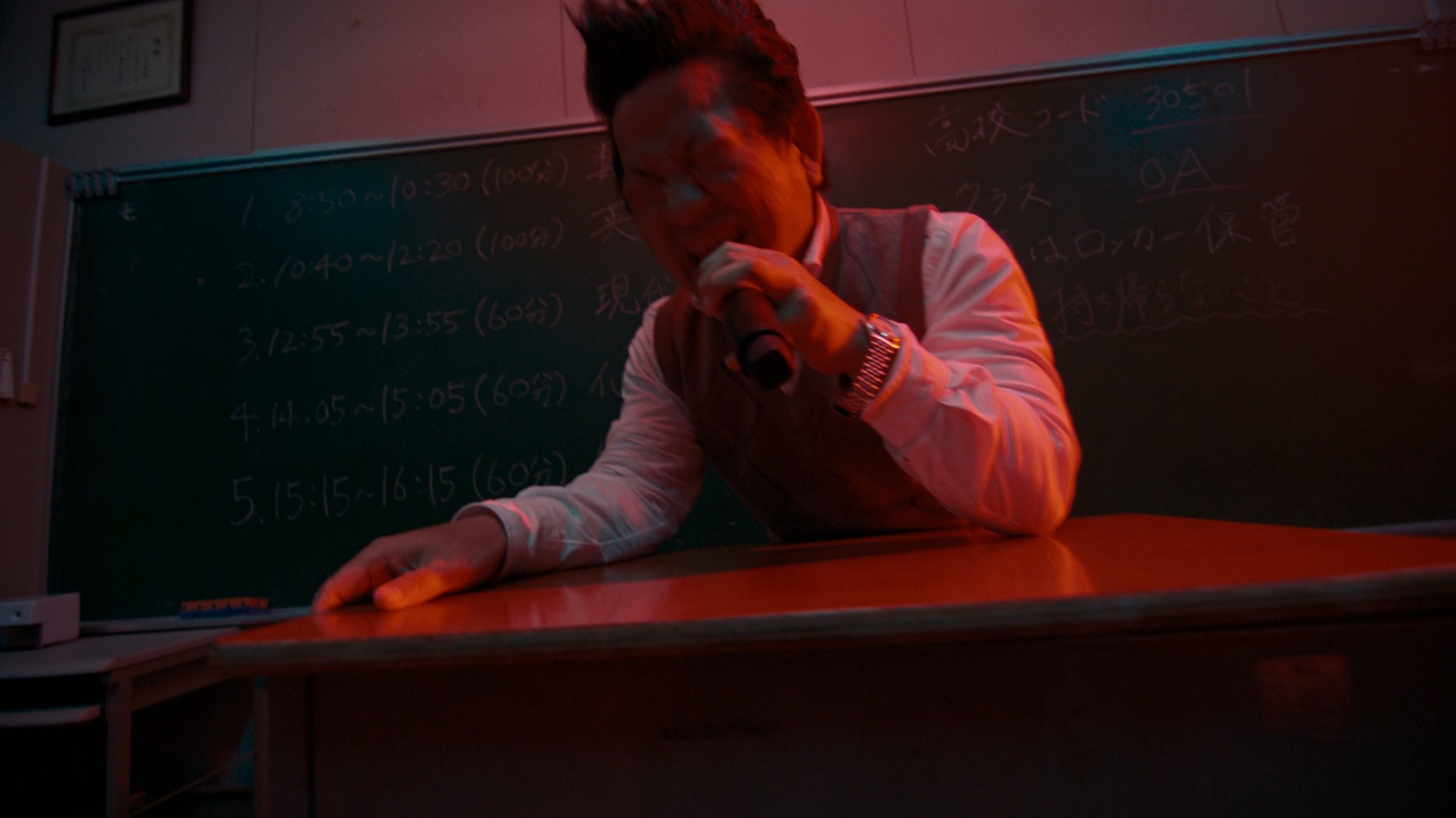 森永ラムネCM「試験中に雑音」編より。