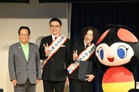 左から井澤邦夫市長、ガクテンソク、ぶんじほたるホッチ。