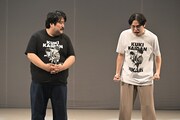 第7回単独公演「ひかり」エンディングに登場した空気階段。水川かたまり（右）がおなじみのフレーズ「サイコゥ！サイコゥ！サイコゥ！」を叫んだ。
