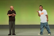 バイきんぐ単独ライブ「ALCOHOL」千秋楽公演のエンディングトークの様子。