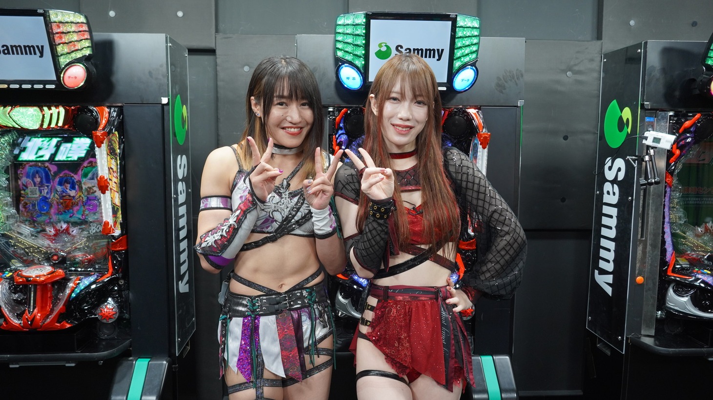 左から朱里、鹿島沙希。