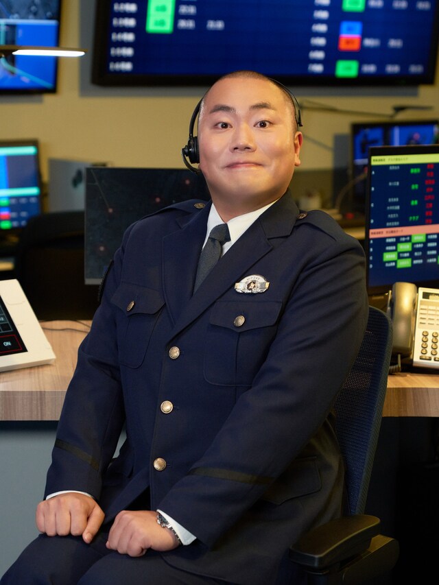 ハナコ岡部が演じる四角公記。