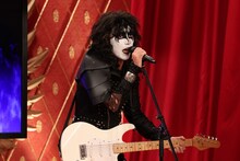 リズムネタを披露する、わらふぢなるお・ふぢわら。(c)フジテレビ