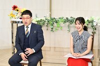 南海キャンディーズ山里と田村真子アナ。(c)TBS