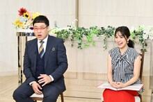 南海キャンディーズ山里と田村真子アナ。(c)TBS