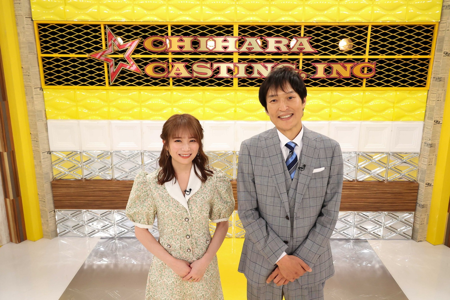 左から秋元真夏、千原ジュニア。(c)関西テレビ