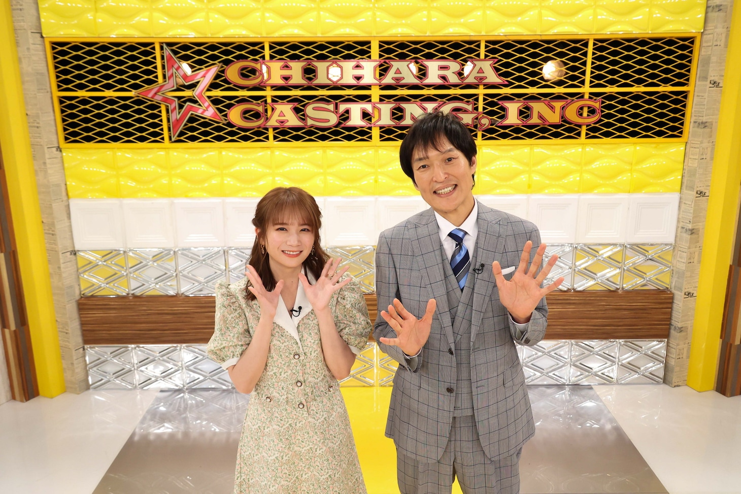 左から秋元真夏、千原ジュニア。(c)関西テレビ