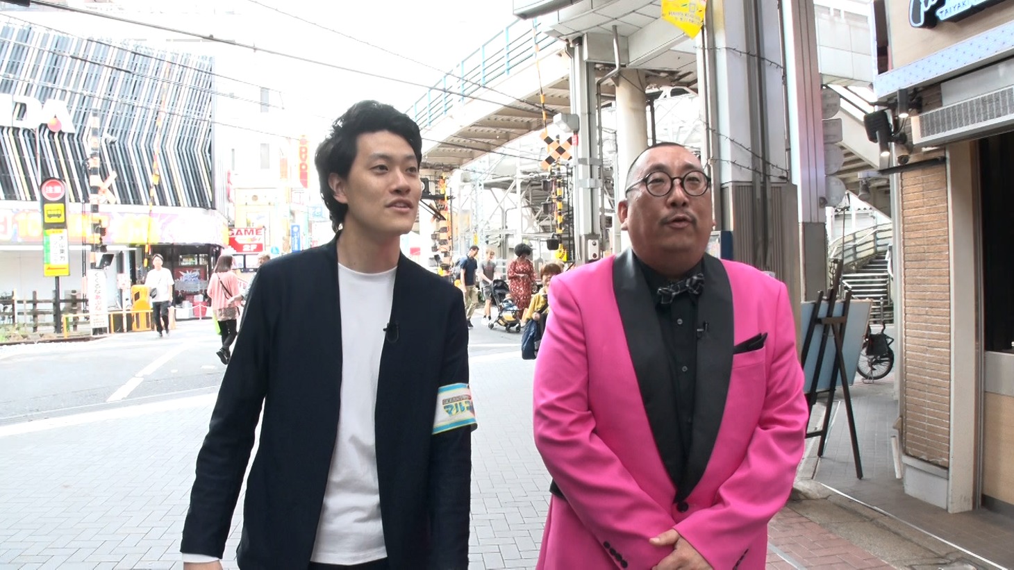 左から霜降り明星・粗品、街裏ぴんく。(c)関西テレビ