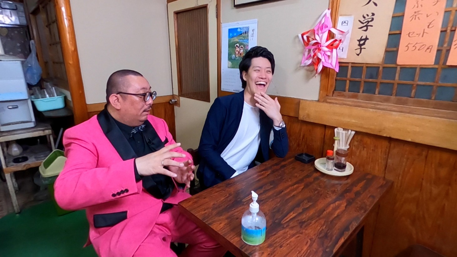 左から街裏ぴんく、霜降り明星・粗品。(c)関西テレビ
