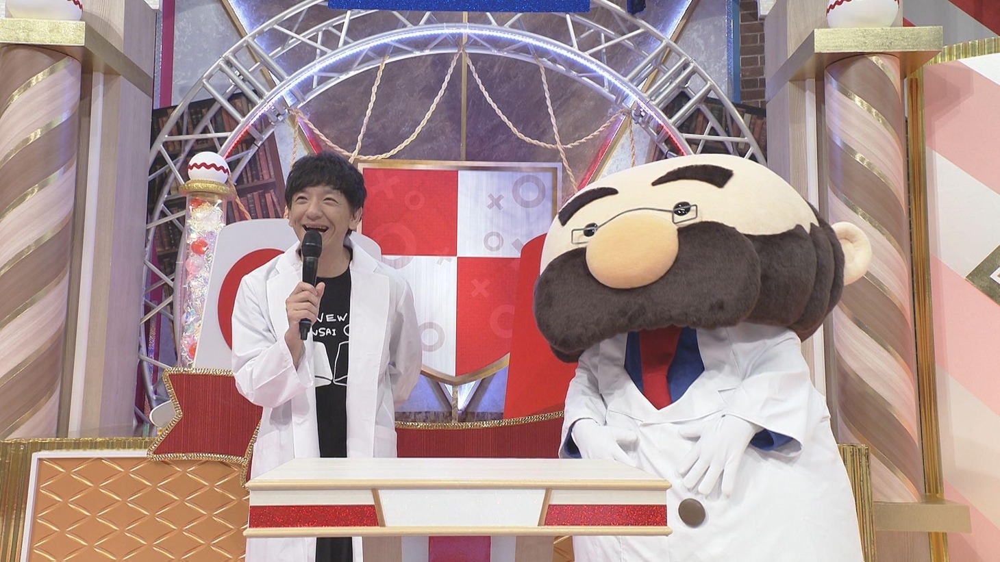 パンサー向井と「天才博士」。(c)CBCテレビ