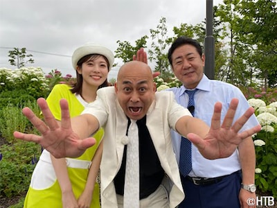 「錦鯉が行く！のりのり散歩」に出演する錦鯉と田口彩夏アナ（左）。