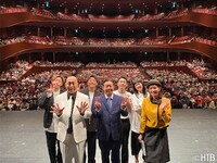 「錦鯉が行く！のりのり散歩」2023年の番組イベントの出演者と客席。