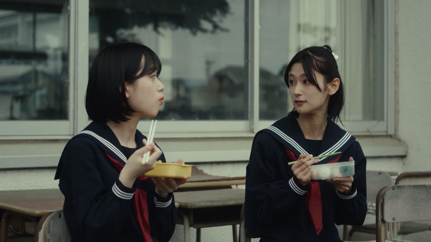 左から、早瀬憩、井上梨名。