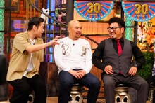 左から品川庄司・品川、鬼越トマホーク (c)読売テレビ