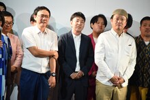 結果発表を待つななめ45°。