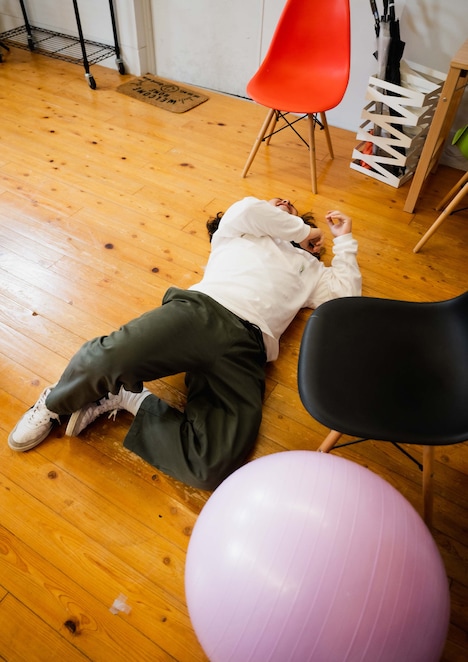 電流を食らうかが屋・賀屋。