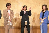 「ティン！」を繰り出すふかわりょう（中央）。(c)テレビ朝日