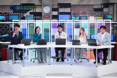 左から麒麟・川島、朝日奈央、土田晃之、みりちゃむ、NHKエグゼクティブディレクター片岡利文氏。(c)NHK